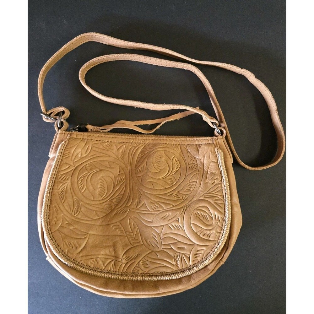 The Sak Scotch Leaf Embossed Sayulita Leather Saddle Crossbody Bag EUC